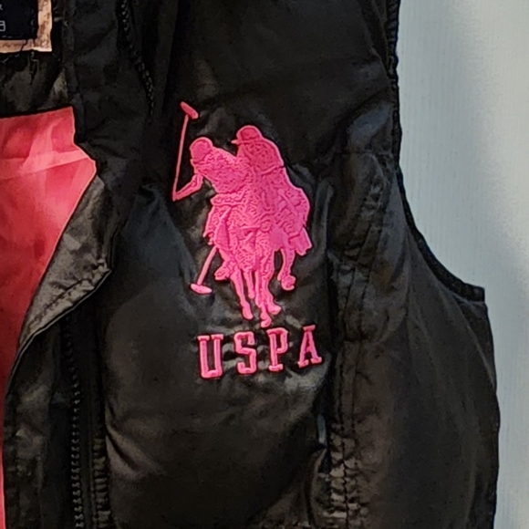 U.S Polo Assn. Black Puff Vest with Faux Fur Hood Pink Lined Pockets Size Medium - Picture 3 of 4